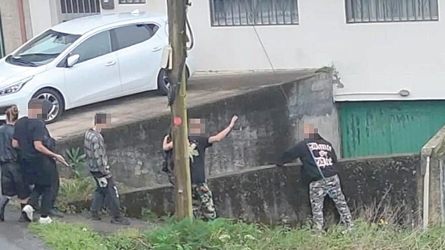 Desarticulan una fiesta ilegal multitudinaria en una nave abandonada en A Rocha Vella, en Santiago