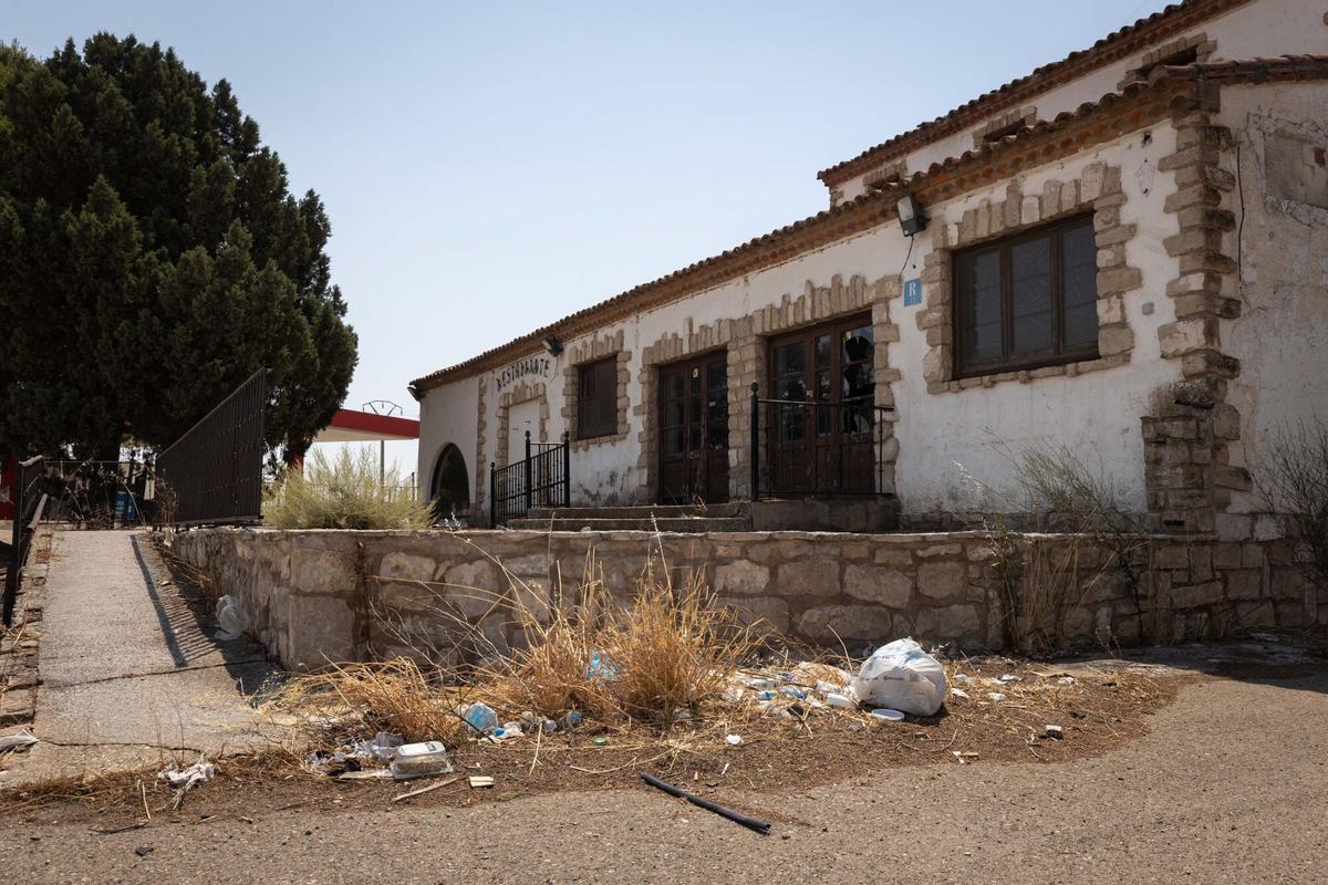 Restaurante El Ciervo, completamente abandonado desde el año 2014 Restaurante El Ciervo, completamente abandonado desde el año 2014