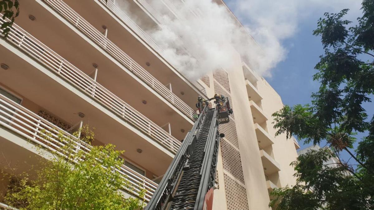 Los bomberos realizaron el simulacro en el Hotel Tal Piñero, en s’Arenal de Llucmajor.