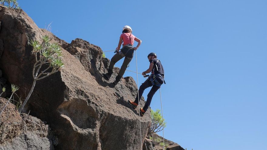 They study the use that the Guanches gave to the hanging caves in Tenerife