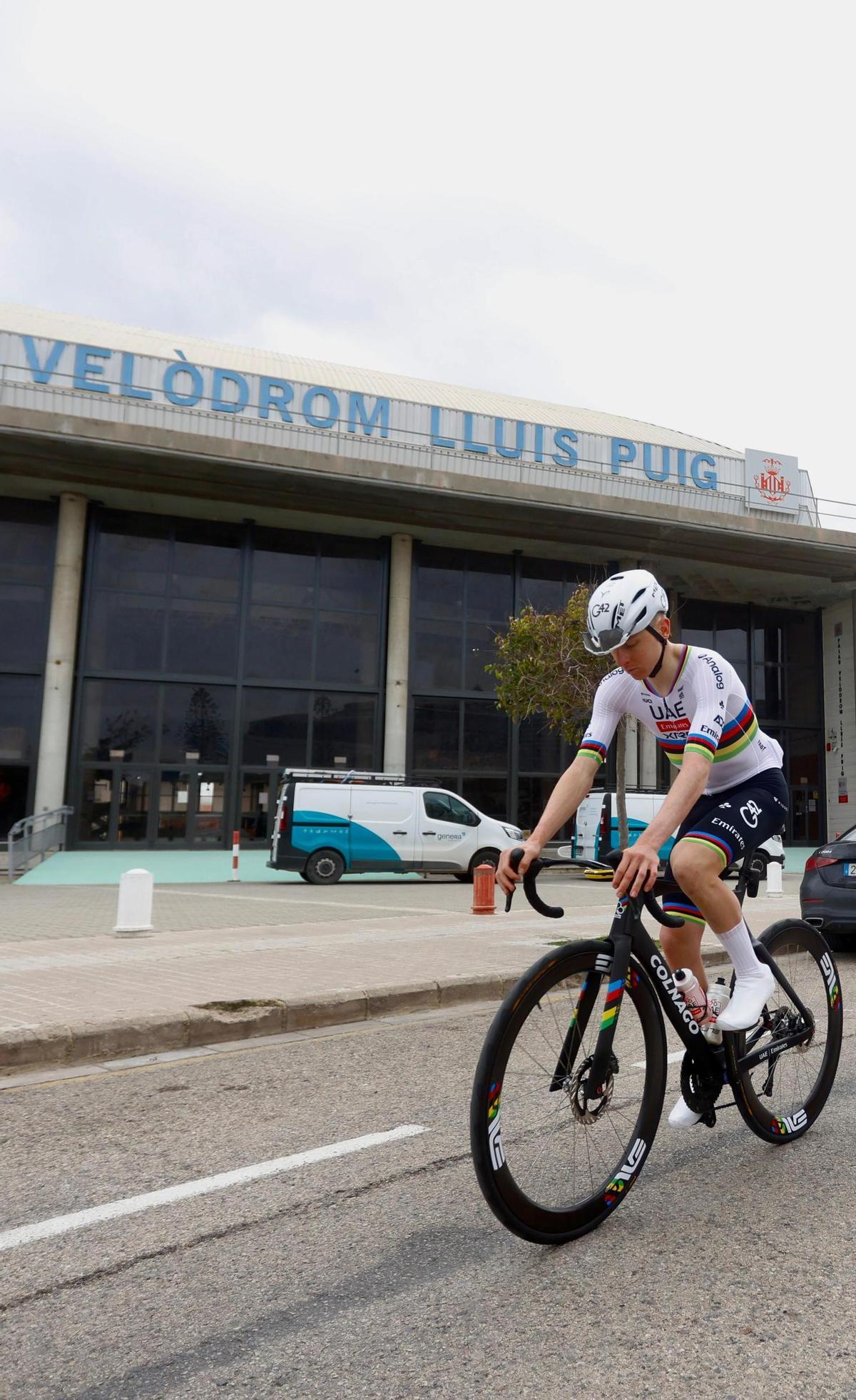 Pogacar entrena en el Velódromo Luis Puig de València para asaltar Roubaix y un nuevo Tour