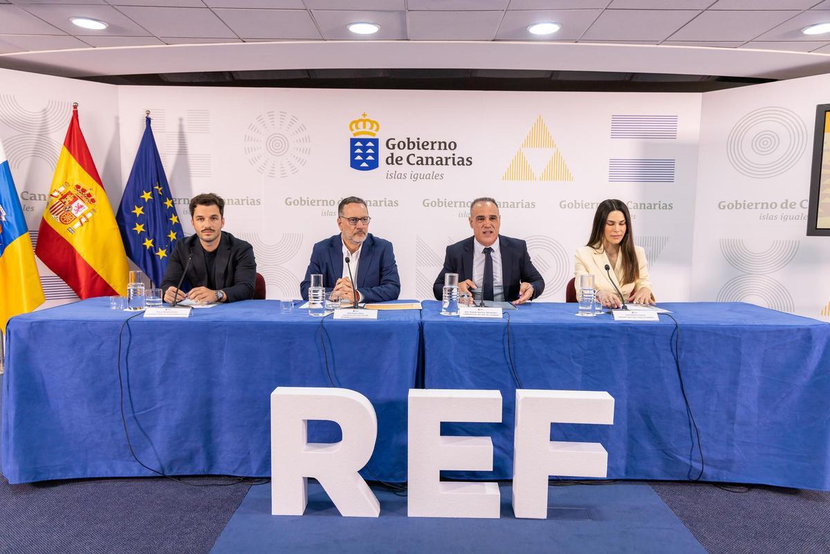 De izquierda a derecha, el copropietario de Panaderías Zulay, Bryan Santos; el consejero de Educación, Poli Suárez; el comisionado del REF, José Ramón Barrera; y la doctora Carla Barber.