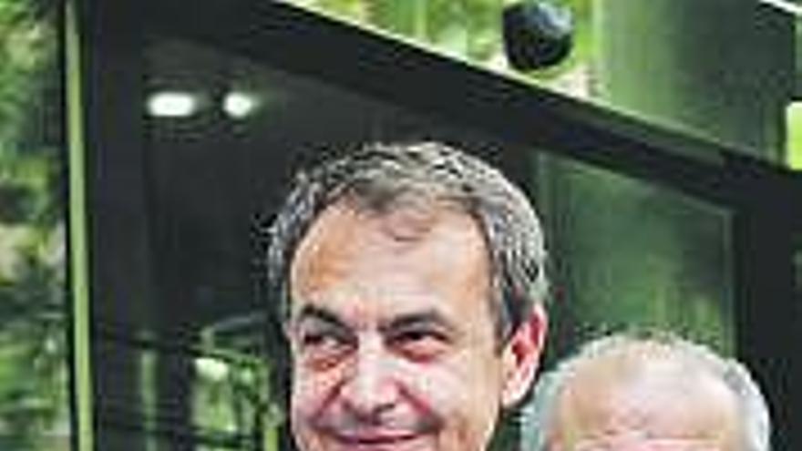 Zapatero, a su llegada al hospital.