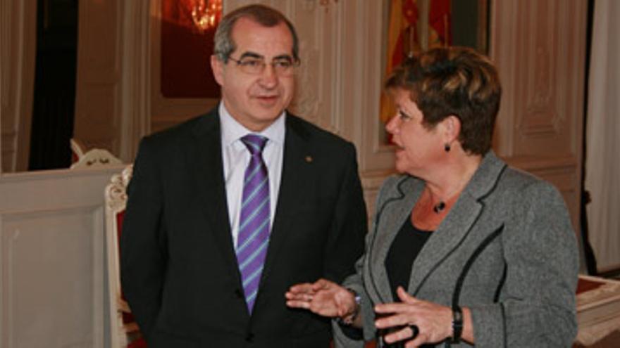 Encuentro del presidente de la Asamblea con con la presidenta de las Cortes Valencianas