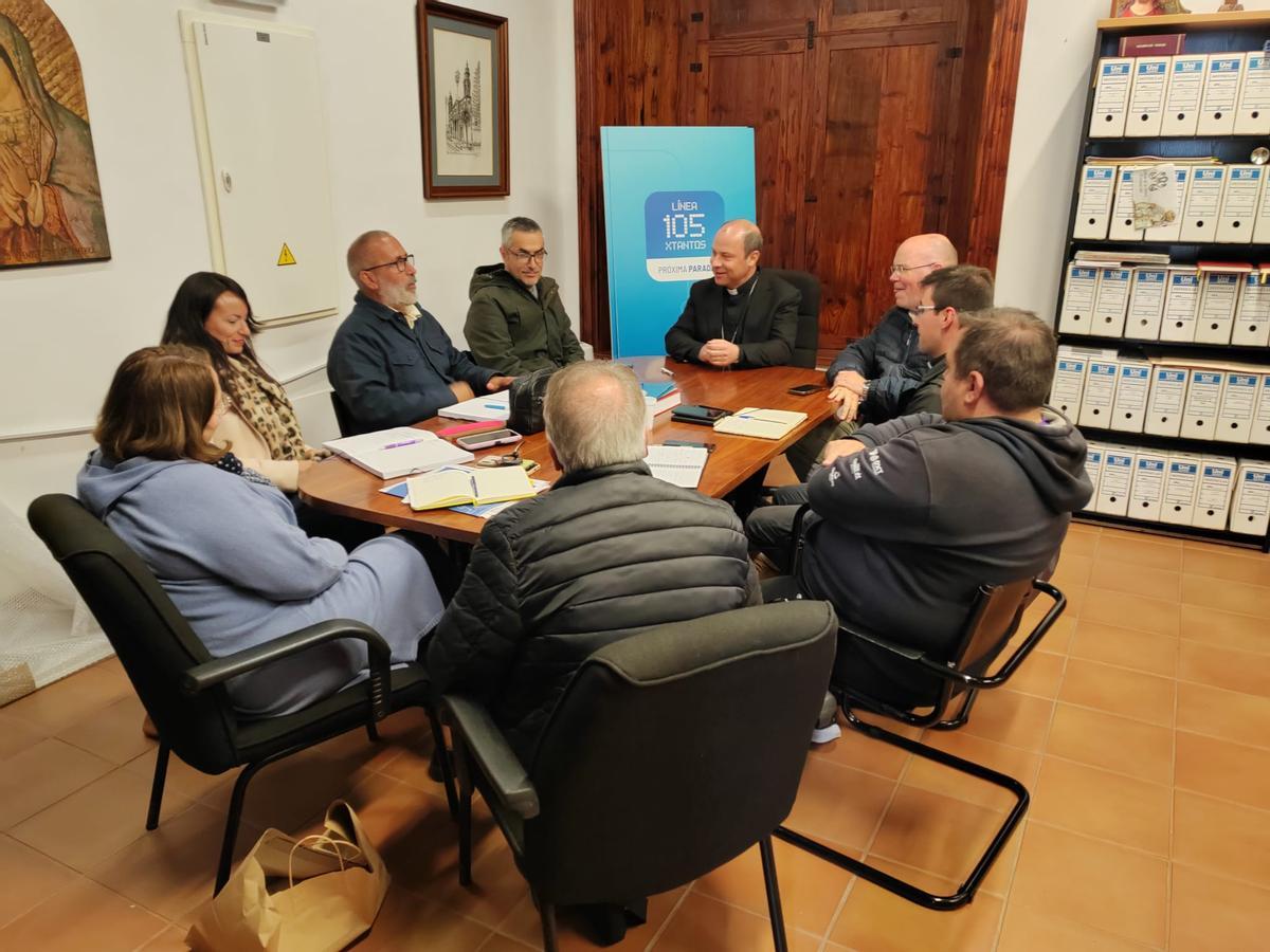 El obispo de Tenerife, Eloy Santiago, en una de las reuniones de coordinación del viaje del papa a Canarias.