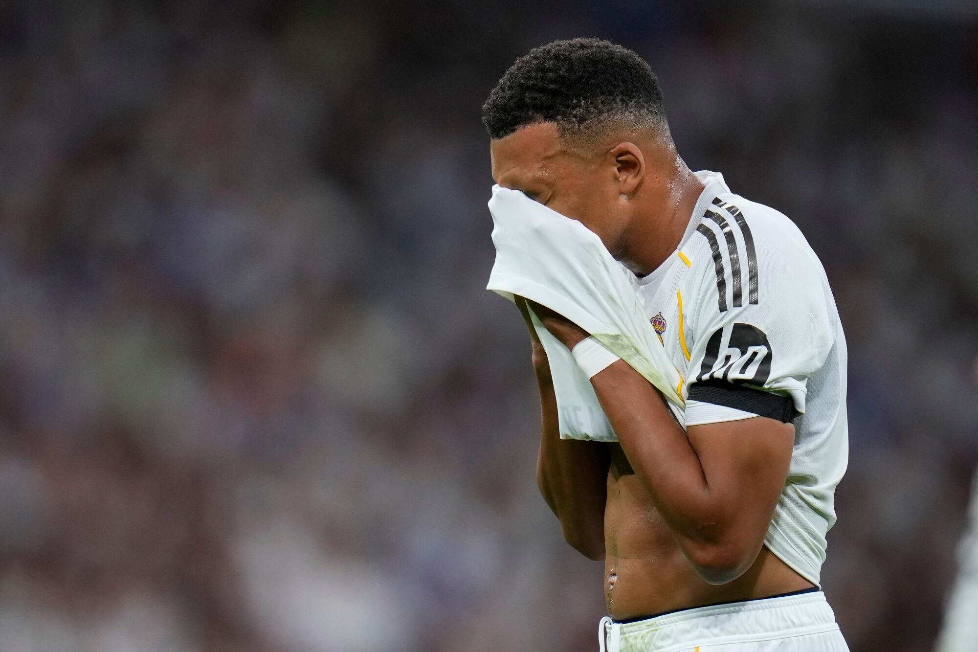 Real Madrid's Kylian Mbappe reacts during the Spanish La Liga soccer match between Real Madrid and Villarreal at the Santiago Bernabeu stadium in Madrid, Spain, Saturday, Oct. 4, 2025. (AP Photo/Manu Fernandez)