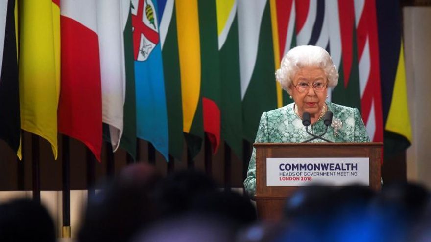 Isabel II pronuncia un discurso en la Commonwealth.