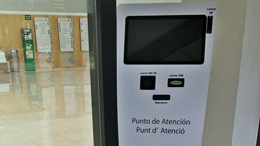 Uno de los quioscos digitales instalados en La Fe. | LEVANTE-EMV