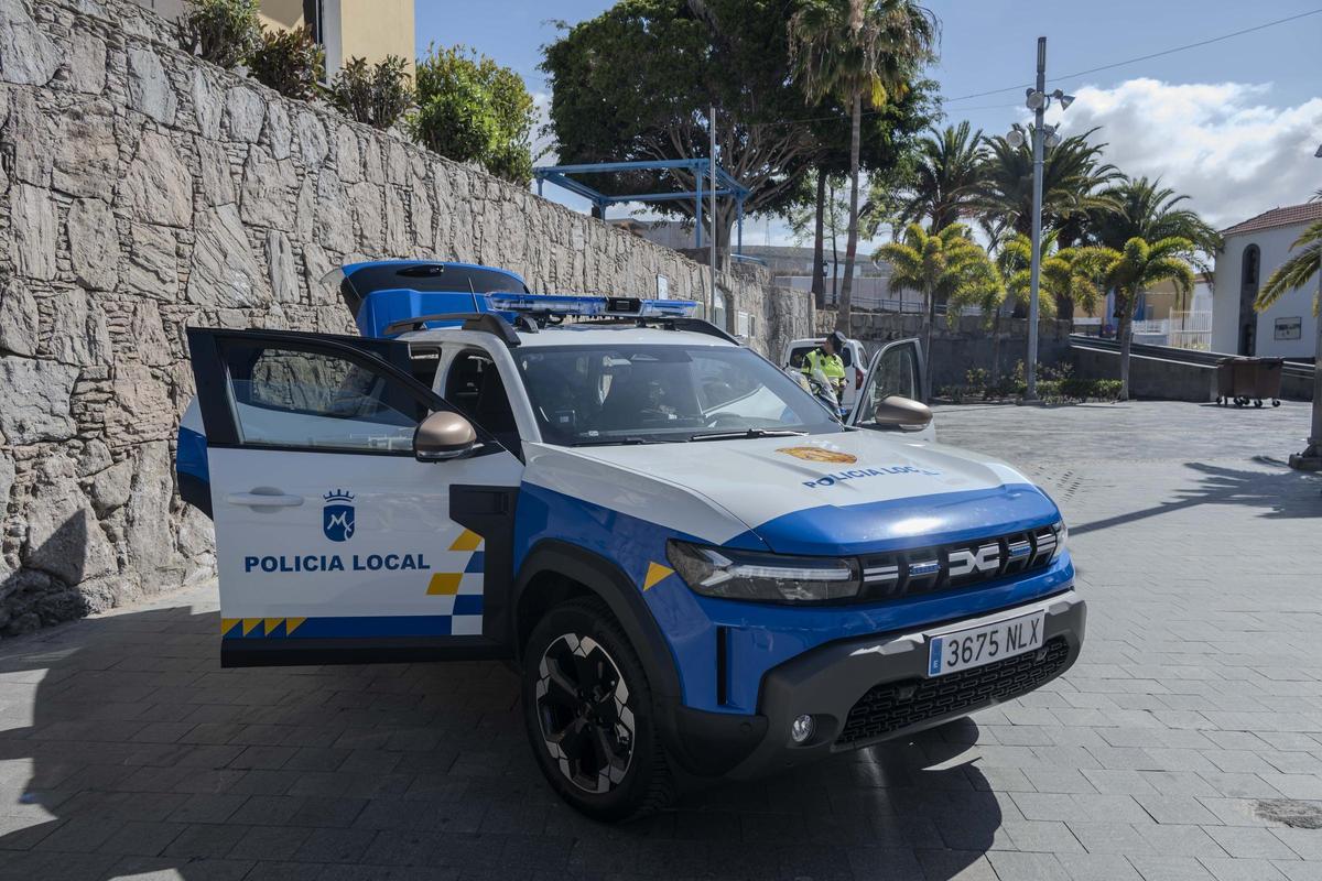 Nuevo todoterreno Dacia Duster híbrido de la Policía Local de Mogán.