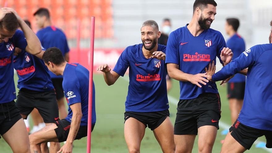 Jugadors del conjunt blanc-i-vermell durant un entrenament