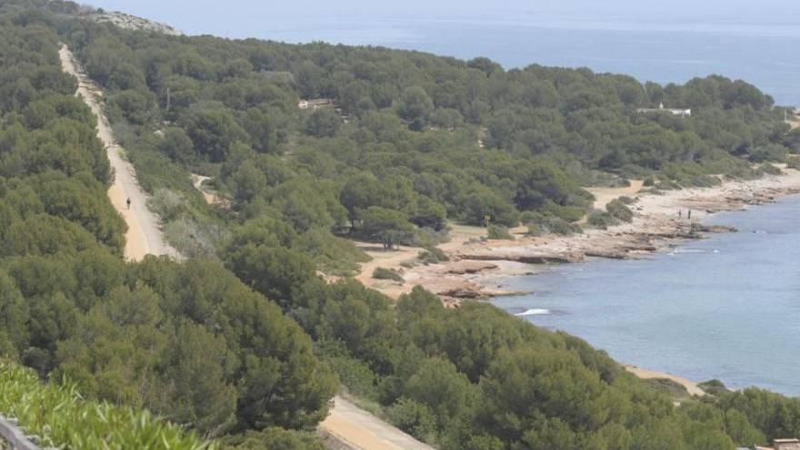 Herido un menor de 15 años al golpearse con una roca en una cala de la Renegà de Orpesa