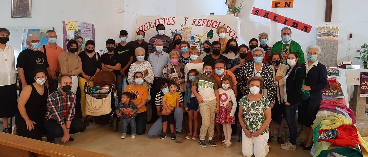 Ciudadanos de distintas edades impulsan una parroquia muy activa. En la foto, durante un encuentro.