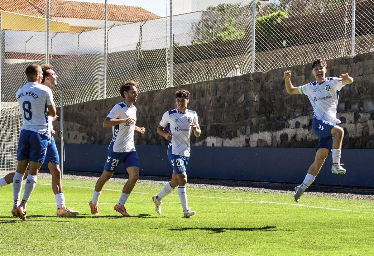 El Tenerife B completa una semana de plenos