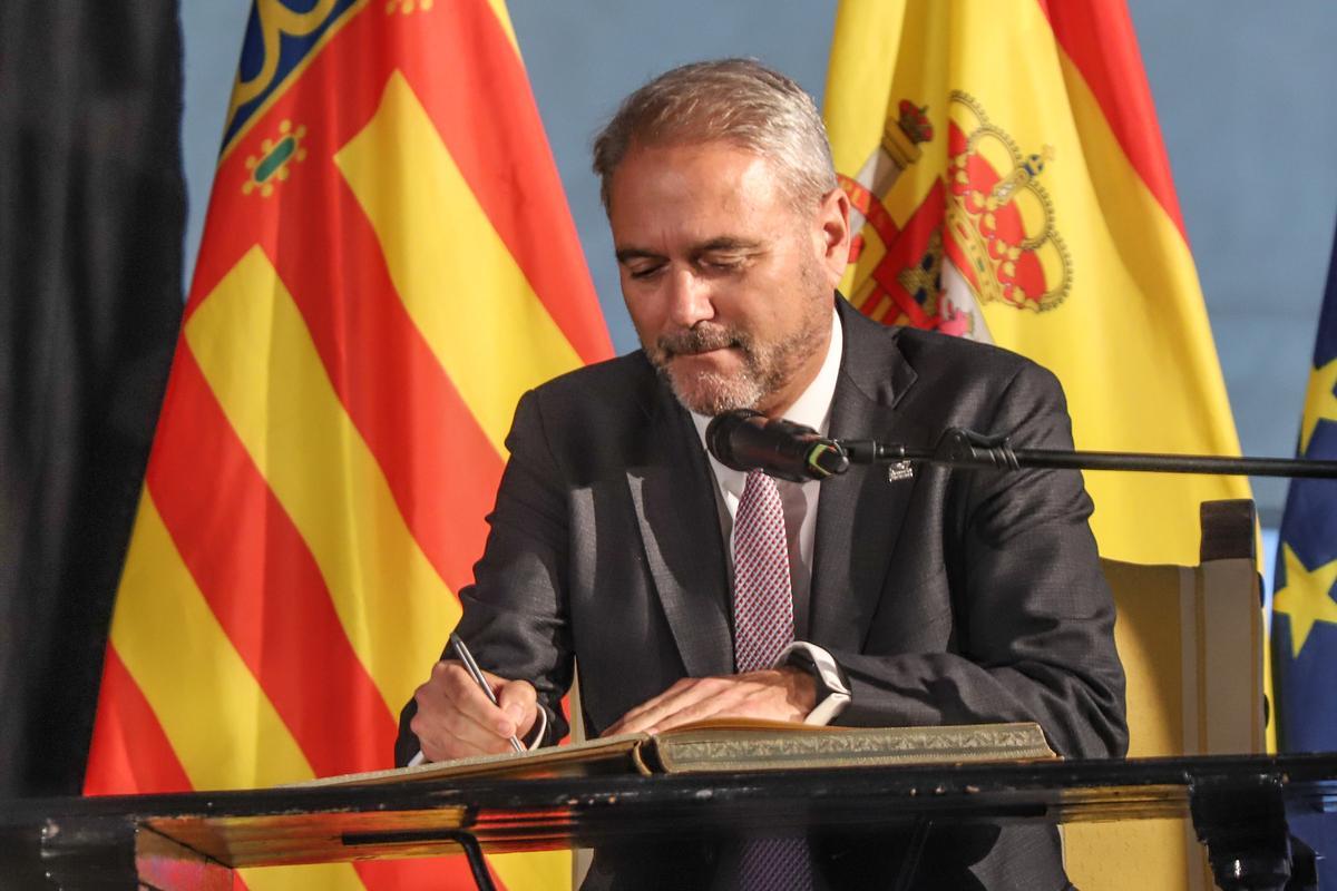 Orihuela entrega la medalla de oro de la ciudad a la EPSO