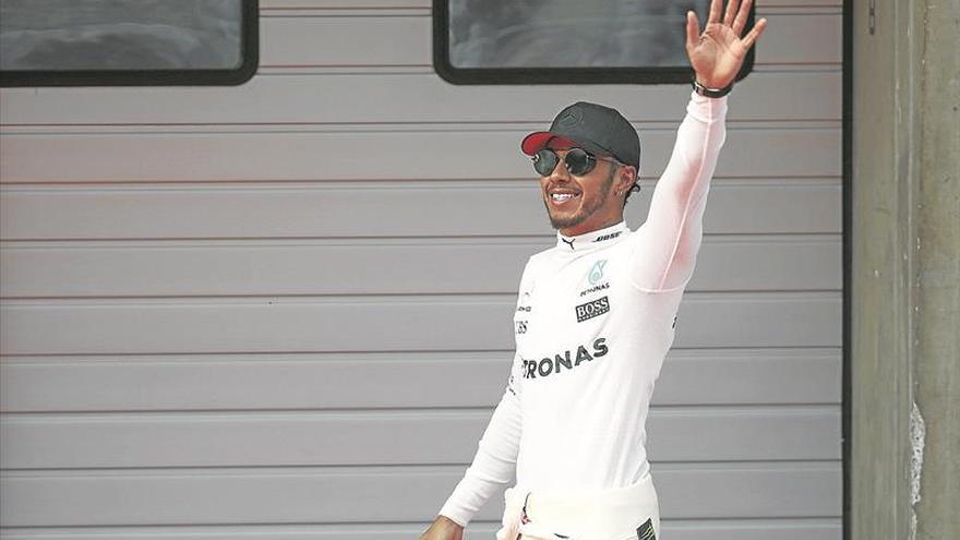 HAMILTON supera a Vettel EN CHINA Y ALONSO partirá DECIMOTERCERO