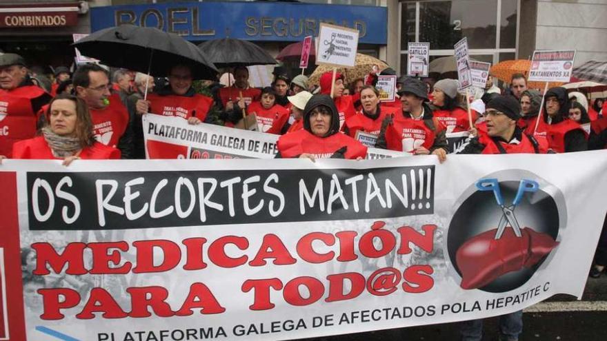Protesta de la Plataforma de Afectados por la Hepatitis C, en Santiago. // Xoán Álvarez