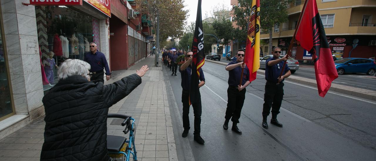 Marcha para conmemorar la muerte de Franco, organizada por la Falange en Alicante, en una imagen de archivo.