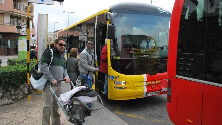 En la actualidad la flota de autobuses para el transporte interurbano la forman 180 unidades.