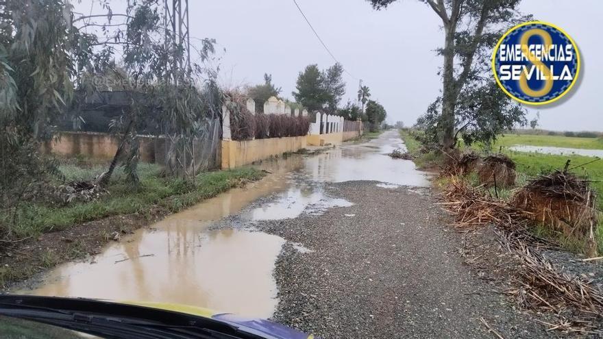 Preocupación en Valdezorras ante otra posible inundación: "De momento el río está aguantando, pero estamos al límite"