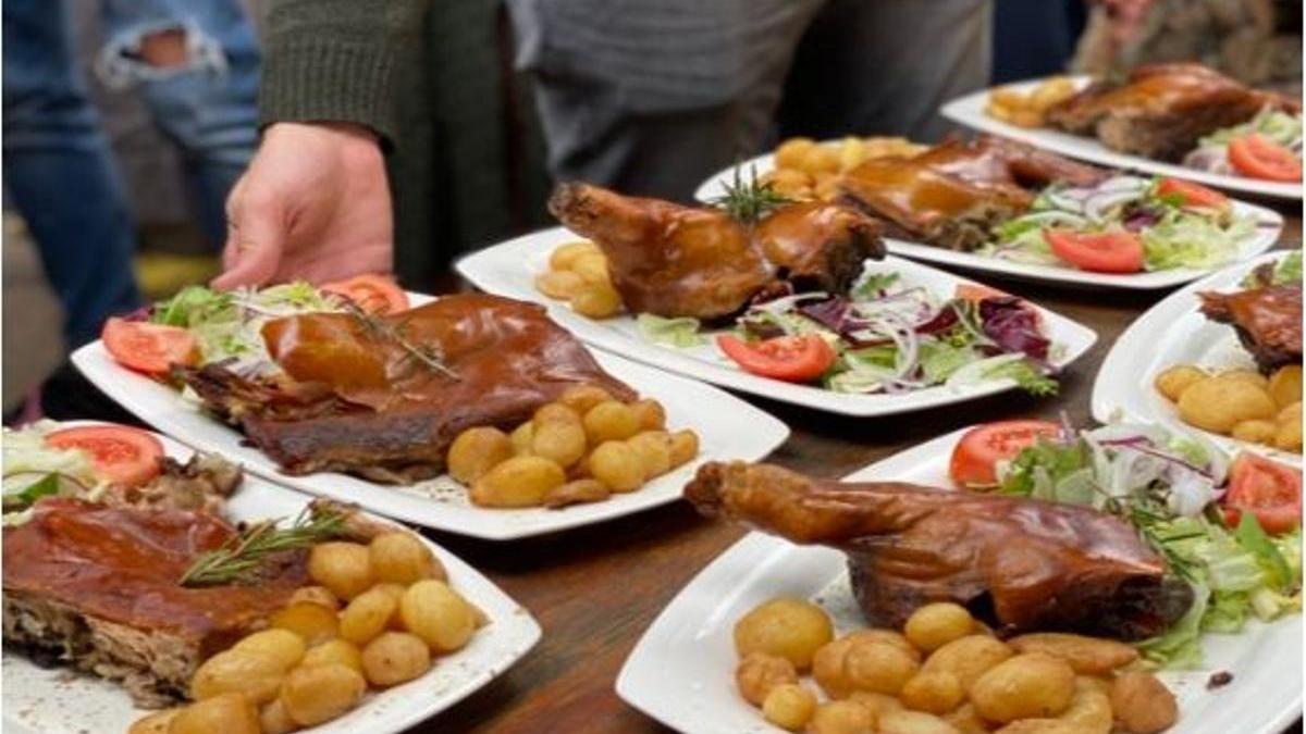 Platos de lechona preparados.