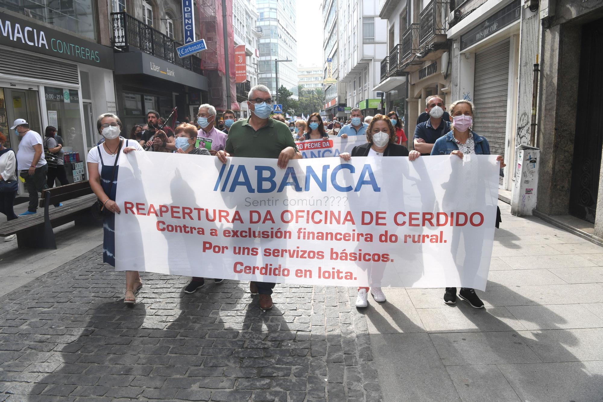 Manifestación contra el cierre de sucursales bancarias en el Obelisco