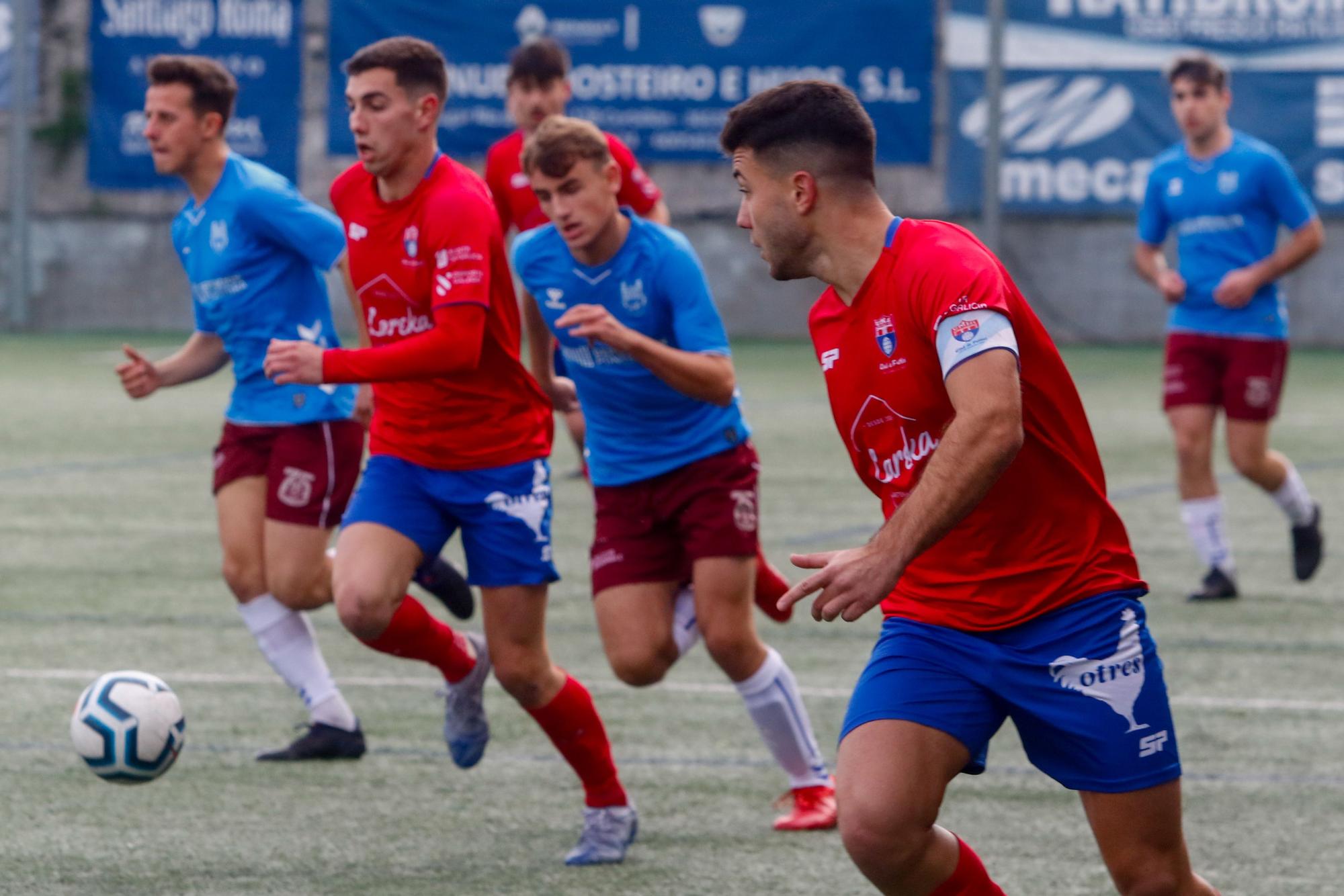 Las imágenes de la victoria del Umia sobre el Pontevedra B en A Bouza (3-0)