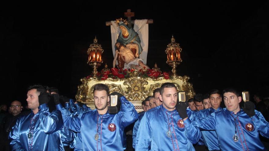 El callejón del Turco recibe al Cristo de los Salineros