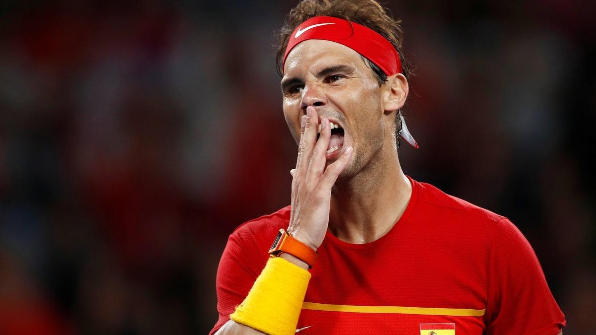 Rafa Nadal lamenta un error en la ATP Cup.