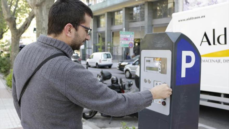 La ampliación de las plazas de la zona azul en Cáceres queda suspendida por un recurso