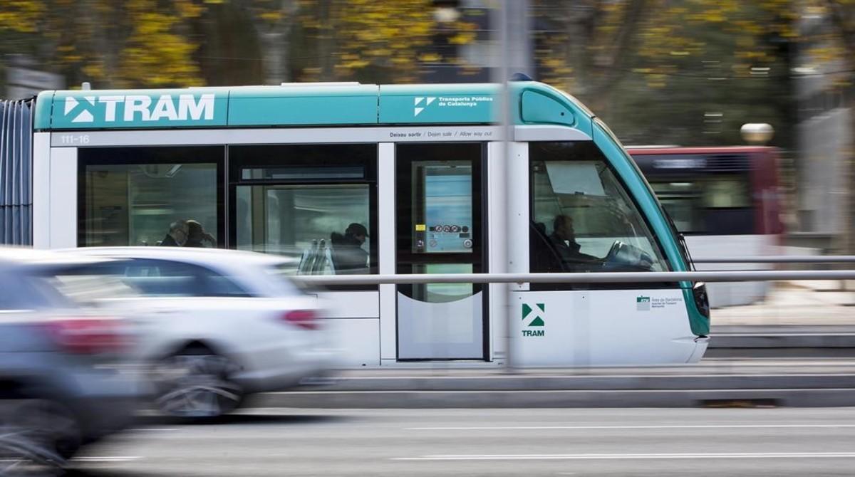 icoy31974936 barcelona 26 11 2015 trambaix tram tranvia por la 160321195908