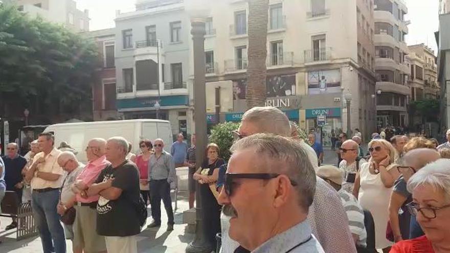 Los pensionistas toman la Plaça de Baix