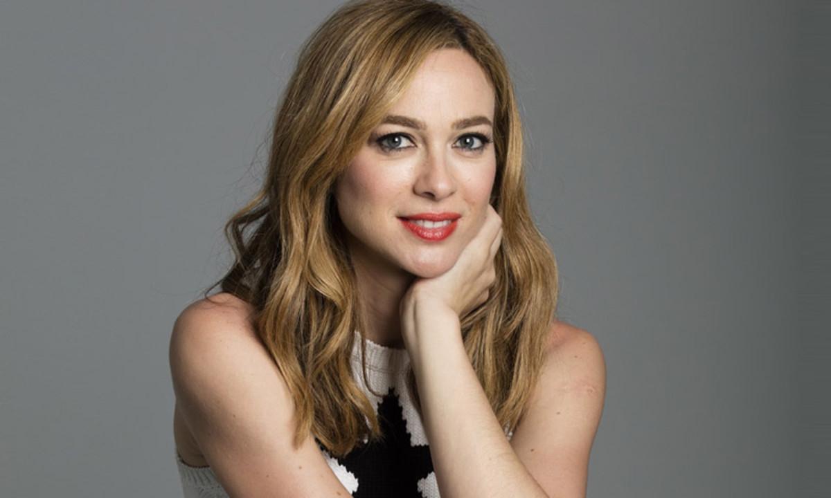 Marta Hazas sube una foto desnuda de cintura para arriba en la cama