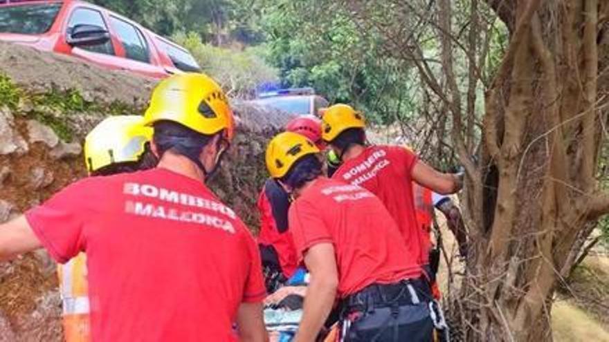 Los Bombers de Mallorca rescataron ayer a una excursionista de 62 años.