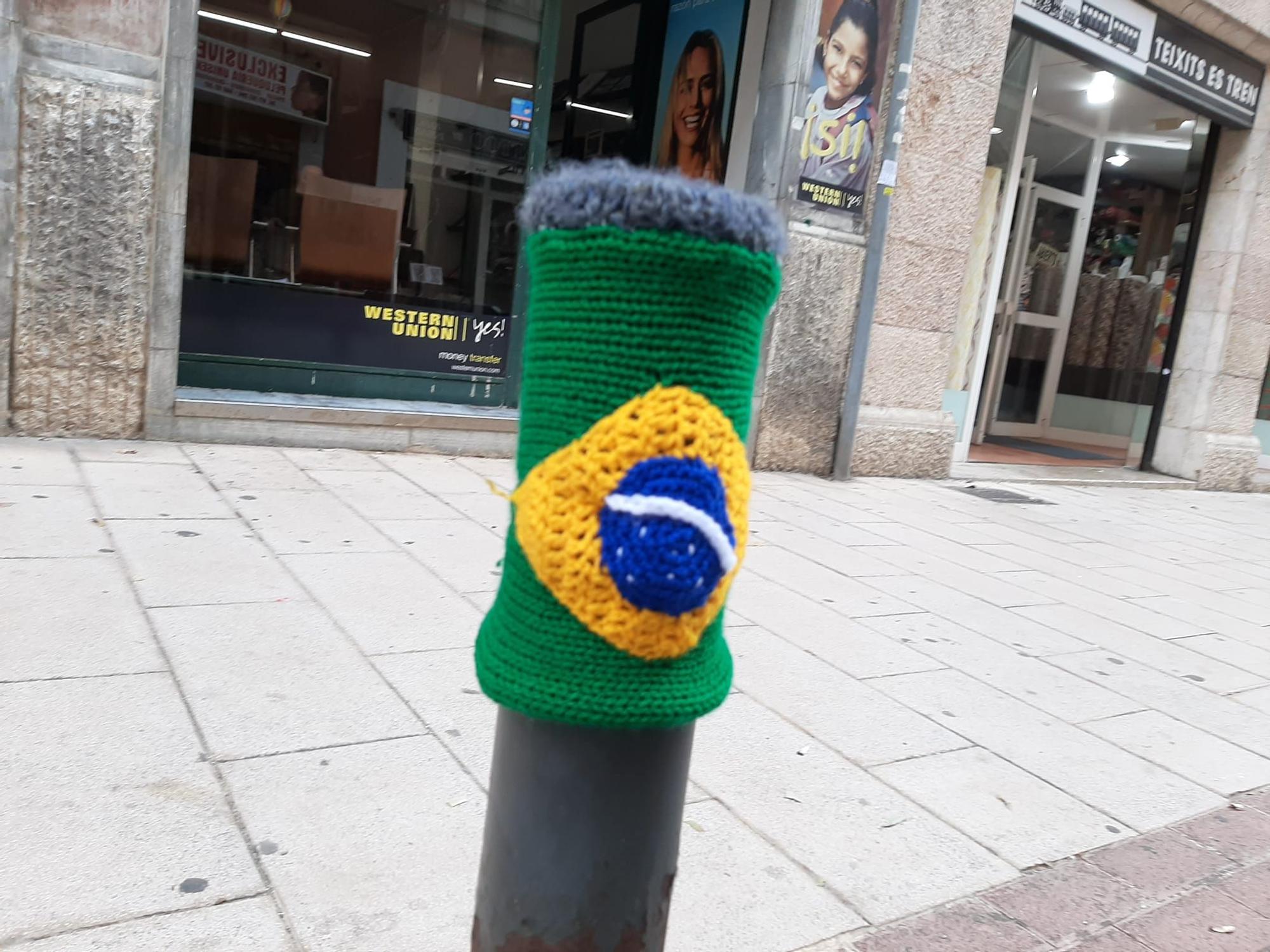 In einer Straße in Palma de Mallorca wurde die WM gestrickt