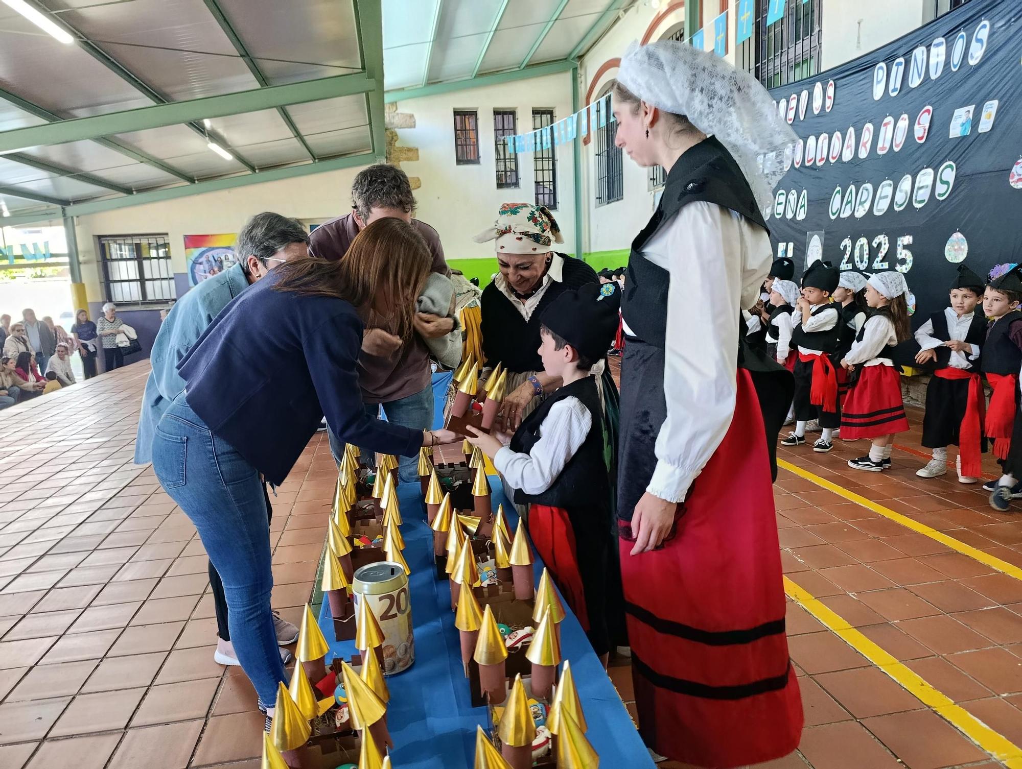 Así fue el Mercadillo de Güevos Pintos Solidarios del Peña Careses