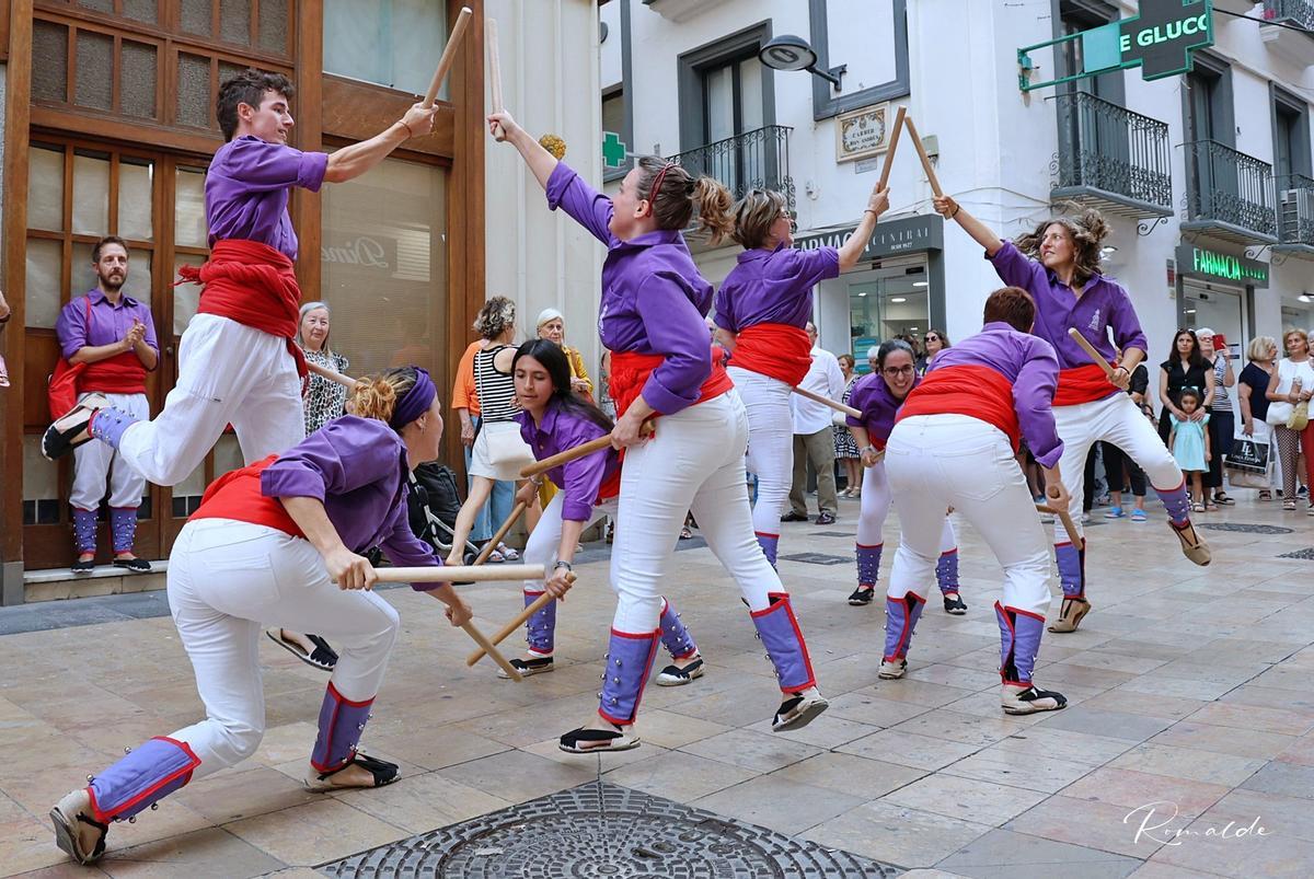 El Ball de Bastons, a cargo de Muixeranga de la Safor