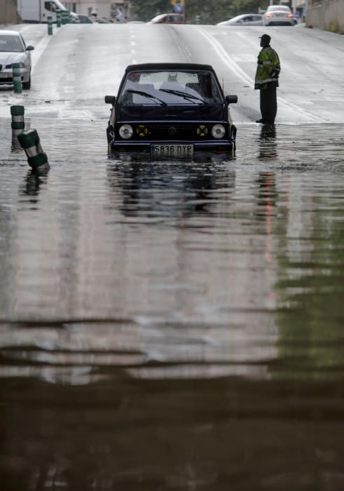 Kräftige Regenschauer behindern Straßenverkehr