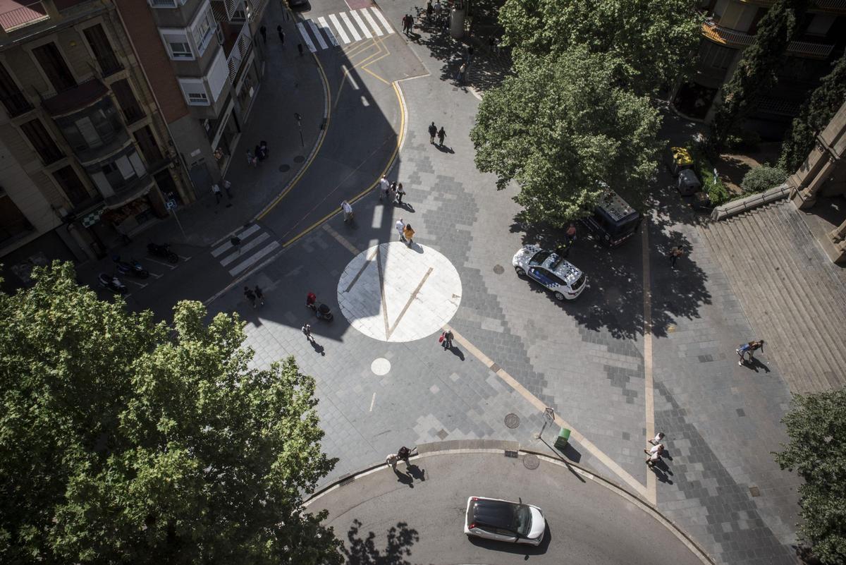 Aspecte de la plaça de Neus Català i Pallejà en una foto de fa tres anys