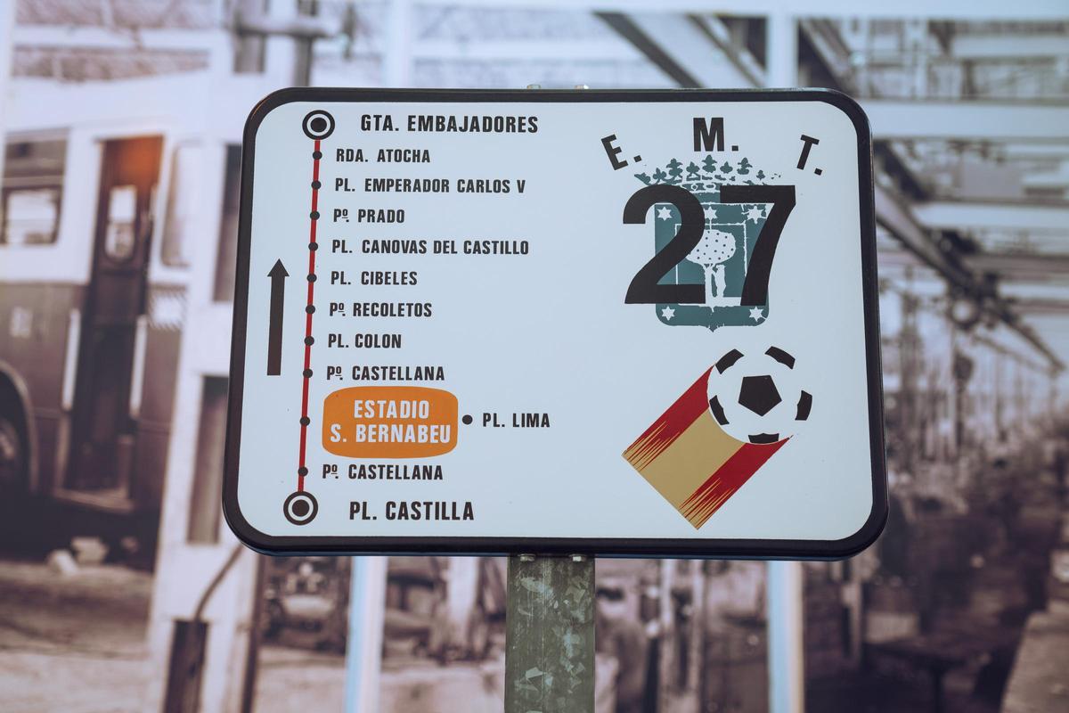 Placa de una parada de la línea 27 en 1982, año de la celebración del Mundial de Fútbol en España