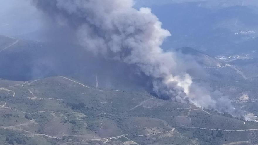 Vista aérea del incendio de Quiroga. // Brif Laza