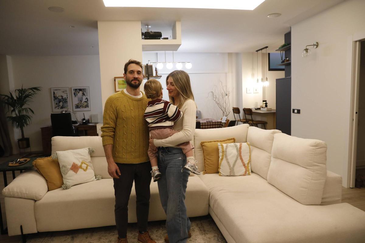 Los residentes de bajos comerciales convertidos en vivienda en Gijón, en imágenes