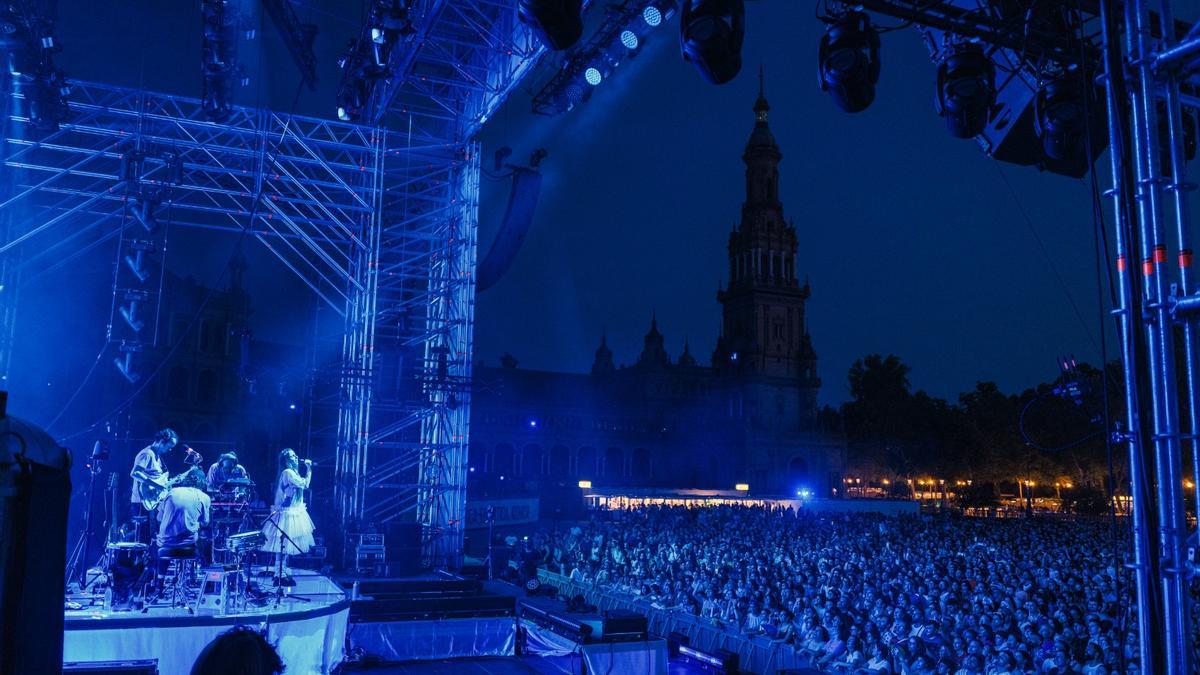 Concierto de Rigoberta Bandini y Zahara en Icónica Santalucía Sevilla Fest.