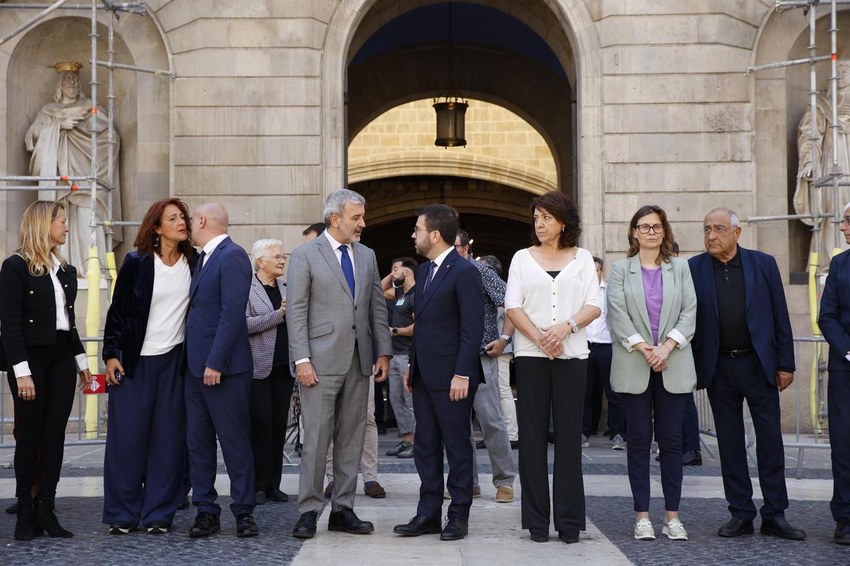 Minuto de silencio en Barcelona por los tres turistas asesinados en Afganistán