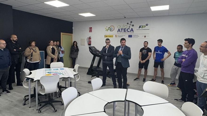 El director general de Formación Profesional, Luis Quiñonero, fue el encargado de inaugurar las aulas. | JAVIER GÓMEZ BUENO
