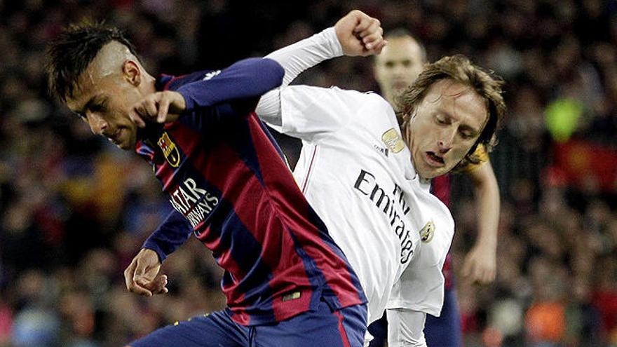Neymar y Modric, en un Barcelona-Real Madrid.