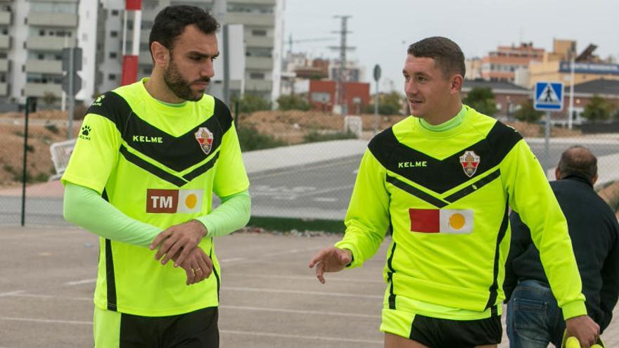 Gonzalo Verdú, junto a Zotko, camino del entrenamiento