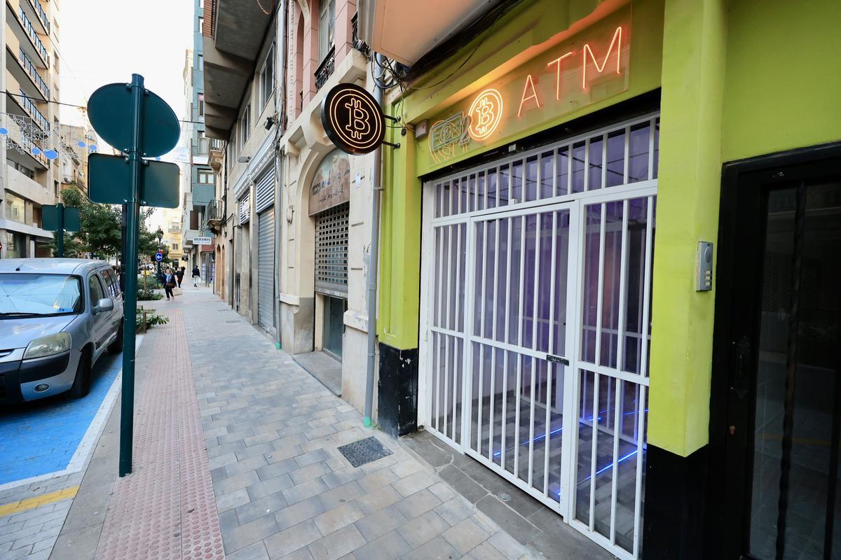 Cajero automático de criptomonedas en el centro de Castelló.