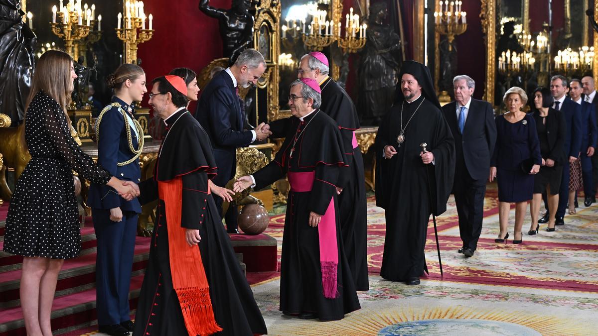 Los Reyes, la Princesa de Asturias y la Infanta Sofía presiden una recepción en el Palacio Real por el Día de la Fiesta Nacional