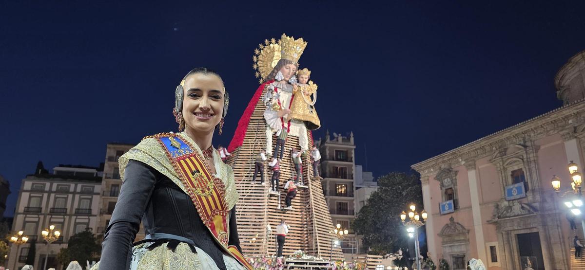 CArmen Prades, ante la imagen
