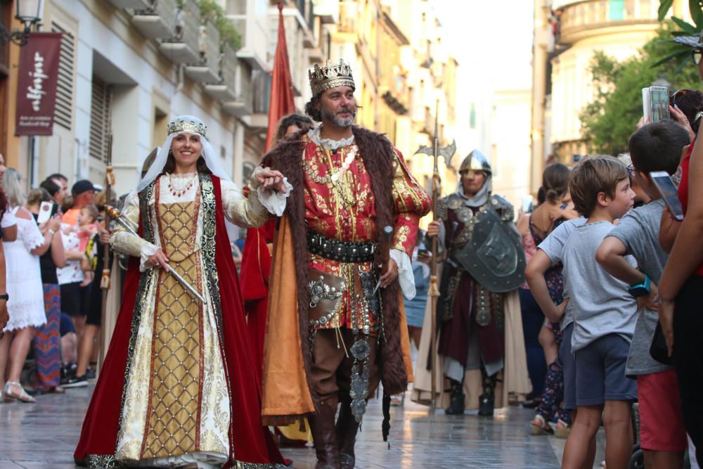 La cabalgata histórica ha puesto fin a la semana grande de la ciudad con la recreación de la toma de Málaga por los Reyes Católicos en 1487, un acontecimiento que motiva los festejos de agosto